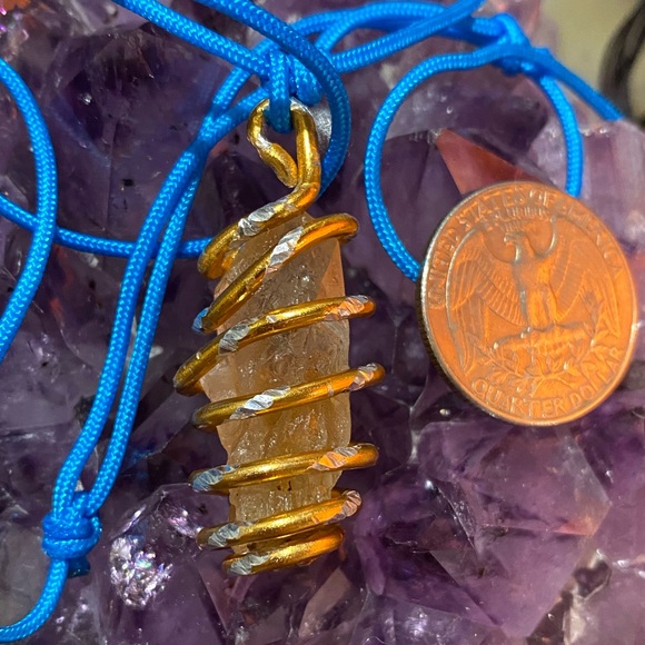 NATURAL RUTILATED CRYSTAL HANDWRAPPED IN GOLD WIRE - Picture 3 of 3